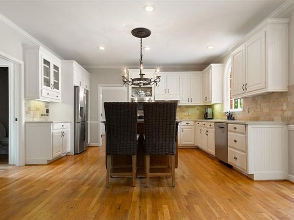 4th image of 5229 Garnaby Ln