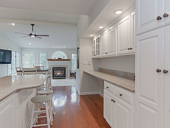 4th image of 214 Fleetwood Dr
