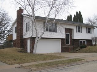 1112 5th St NW, Waverly, IA 50677