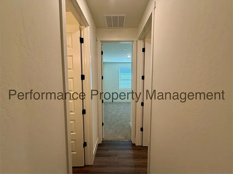 6915 Jewel Cave Ct — Photo 12