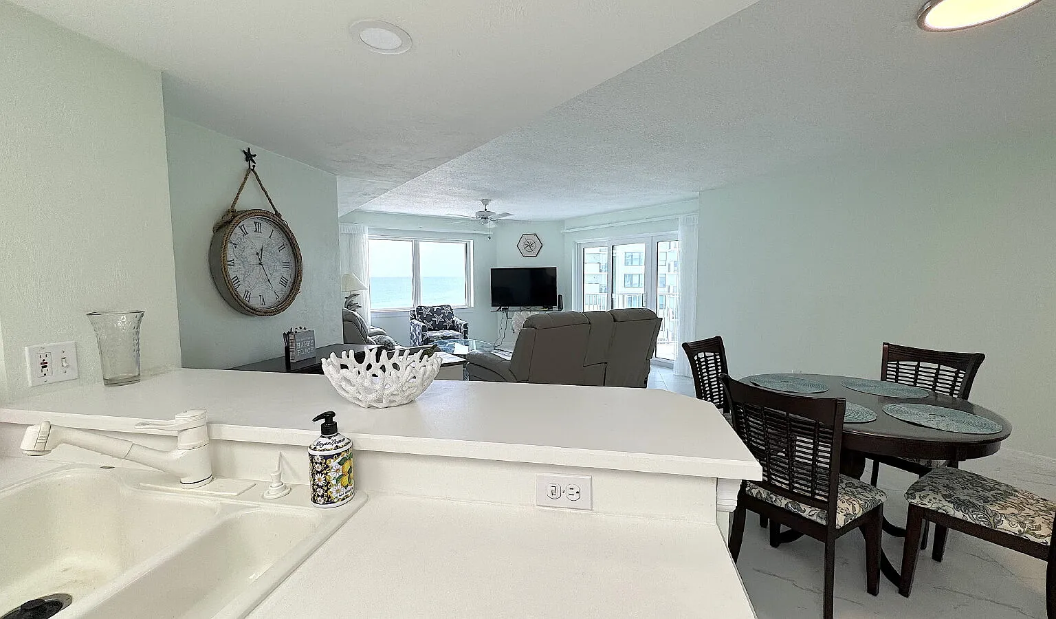 2 bed, 1561 sqft, $2,650 — Photo 4