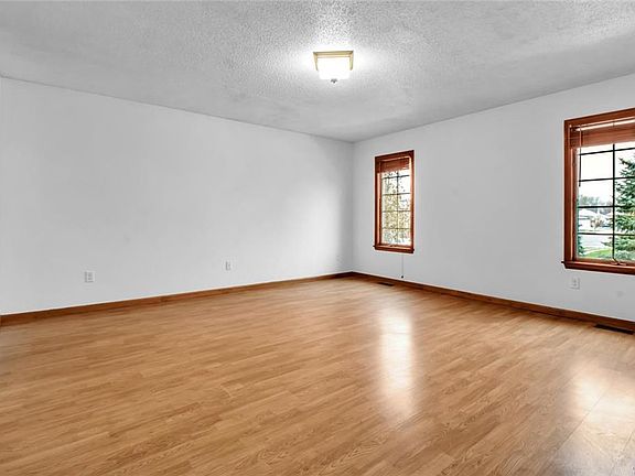 3rd image of 204 Towers Blvd