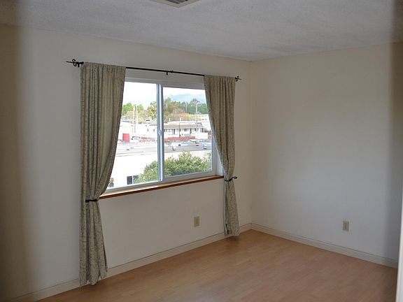 4th image of 58 Castlecrest Dr