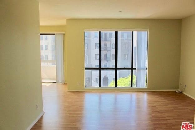 1st image of 533 S Saint Andrews Pl Unit 321