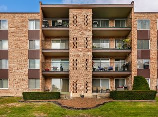 502 W Huntington Commons Rd APT 145, Mount Prospect, IL 60056