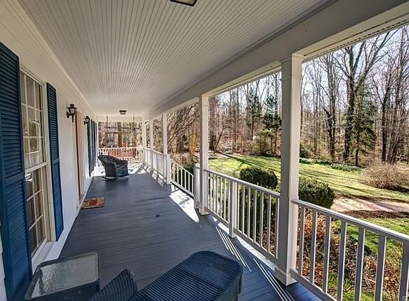 3rd image of 16418 Horseshoe Ln