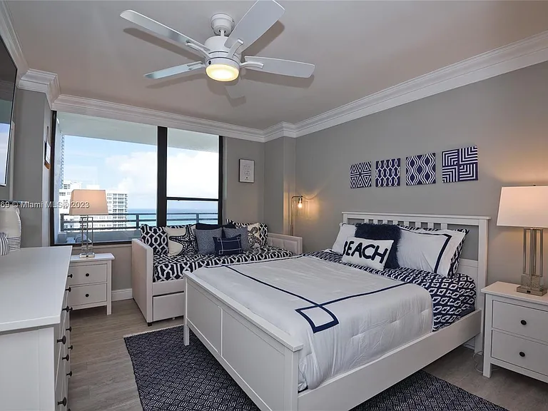 3505 S Ocean Dr #Penthouse 12 — Photo 9