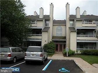 2 bed, 1000 sqft, $2,300 — Photo 2