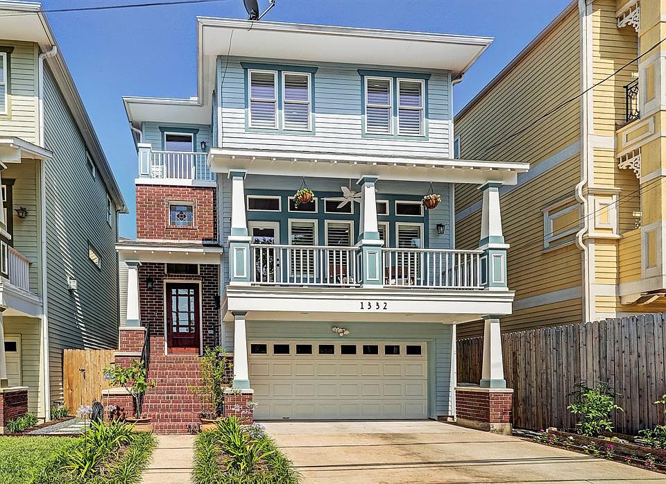 Beatifully maintained 3 story, 3 bed, 3.5 bath Heights home!