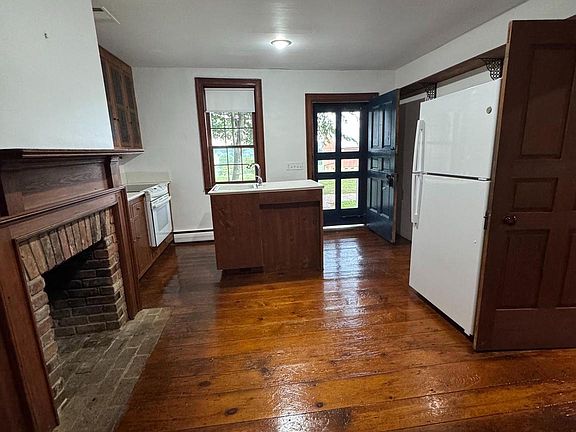 2nd image of 2839A Uniontown Rd
