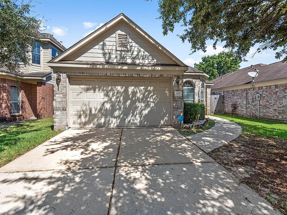 1st image of 12307 Carriage Oak Cir