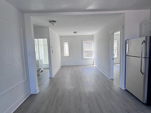 3rd image of 6951 N Paulina St #3