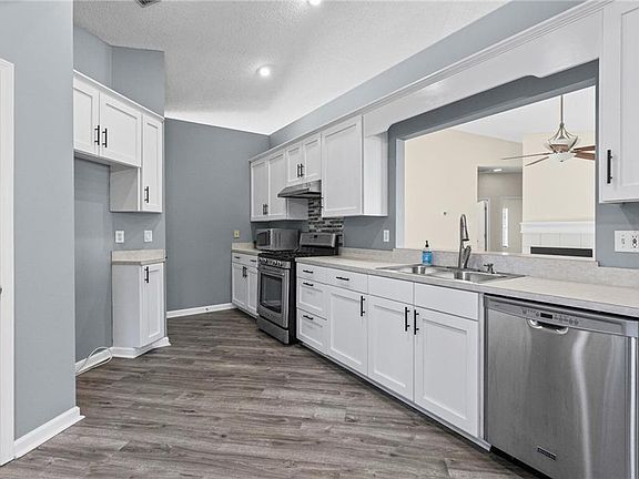 5th image of 1630 Pine Station Rd E