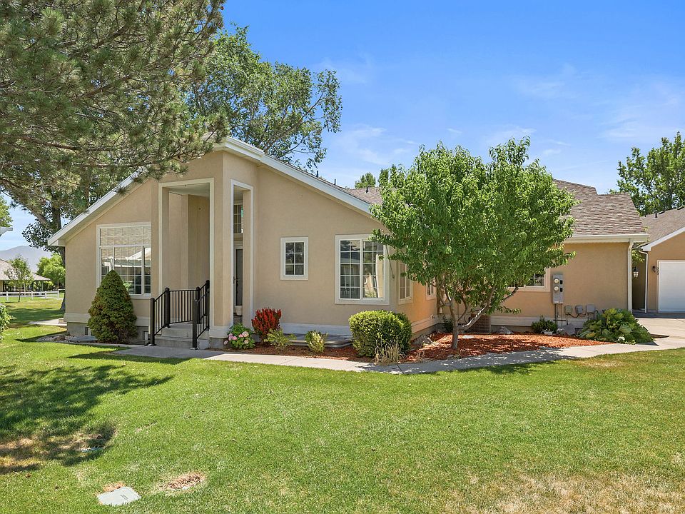 1st image of 337 E Pavilion Cir