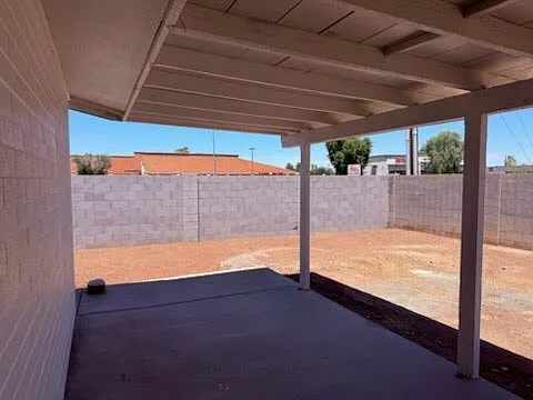8238 W Amelia Ave — Photo 5