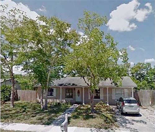 1st image of 722 Baywood Cir