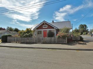806 B St, Myrtle Point, OR 97458