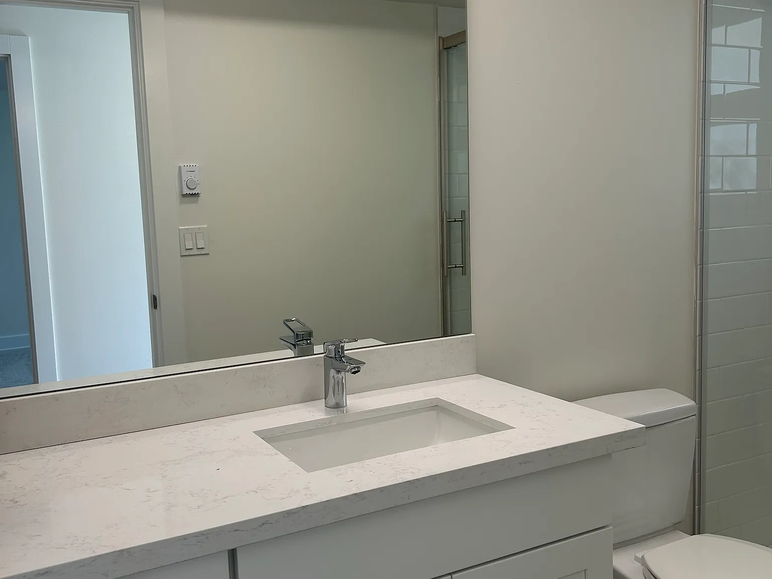 2 bed, 900 sqft, $2,880 — Photo 3