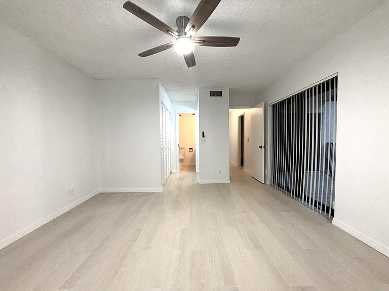 3757 Victoria Dr — Photo 13