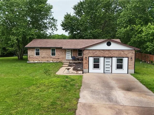 1125 Vicksburg Dr, Festus, MO 63028