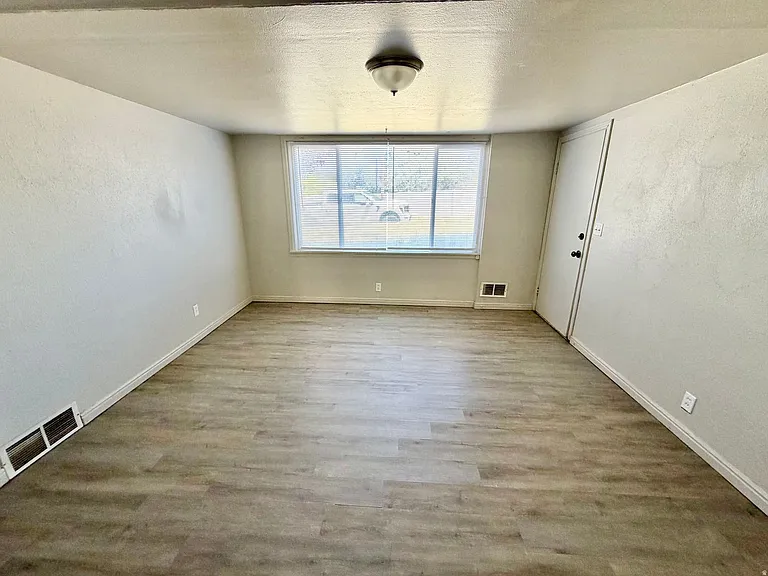 9 & 7 Foothill Blvd — Photo 10