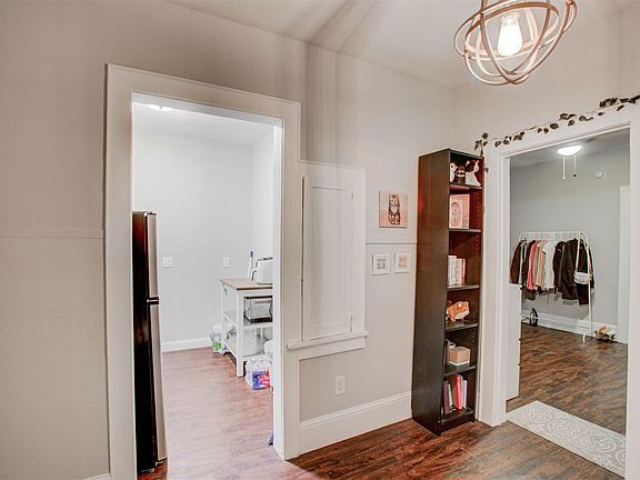 3rd image of 905 Oakhurst St #905