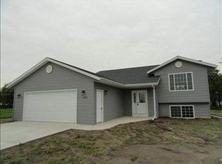 806 Elizabeth St, Marshall, MN 56258