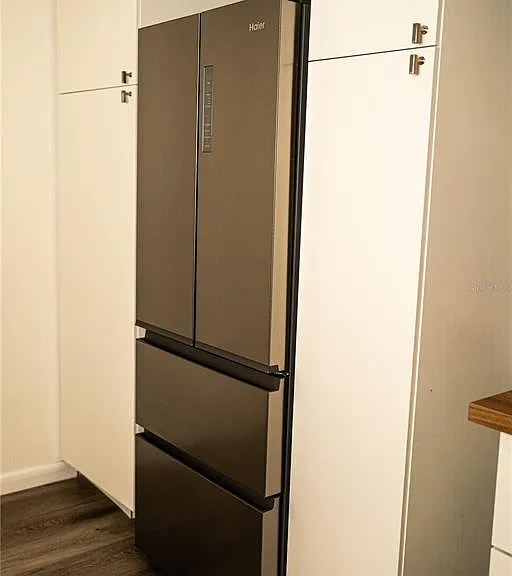 209 W Emily St — Photo 11
