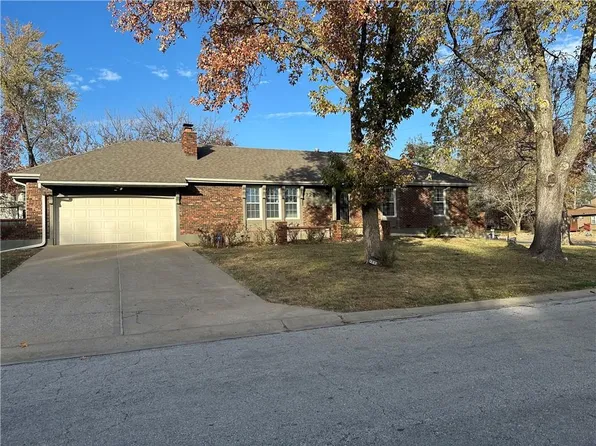 7220 E 132nd St, Grandview, MO 64030