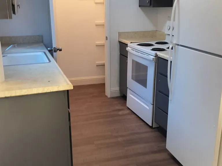 221 E Edison St #0 — Photo 2