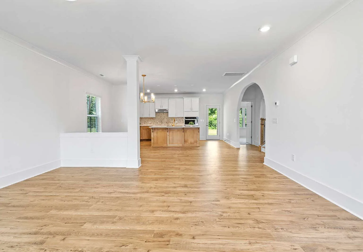 4 bed, 3.0 bath, 2069 sqft, $2,350 — Photo 3