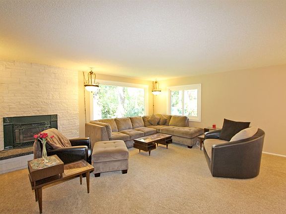 3rd image of 37 E Salmon Ave