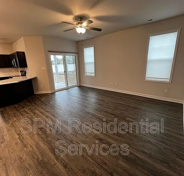 407 Vandemere Ct — Photo 4