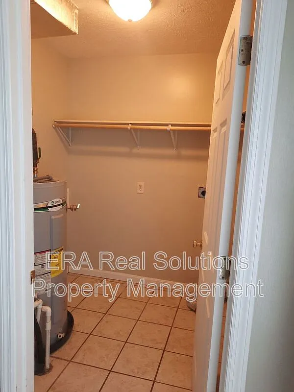 2 bed, 1.5 bath, 1152 sqft, $900 — Photo 4