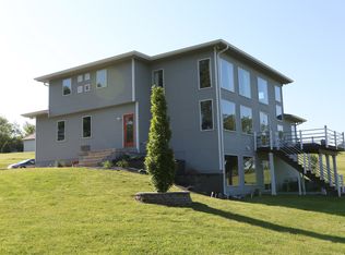 9446 Dubuque St, Norwalk, IA 50211