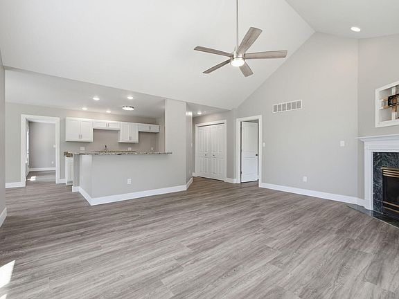 4th image of 944 Cornwallis Ln
