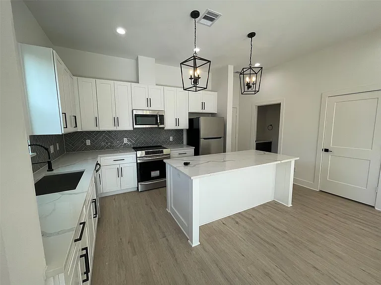 6412 Highland Pine Ln — Photo 5