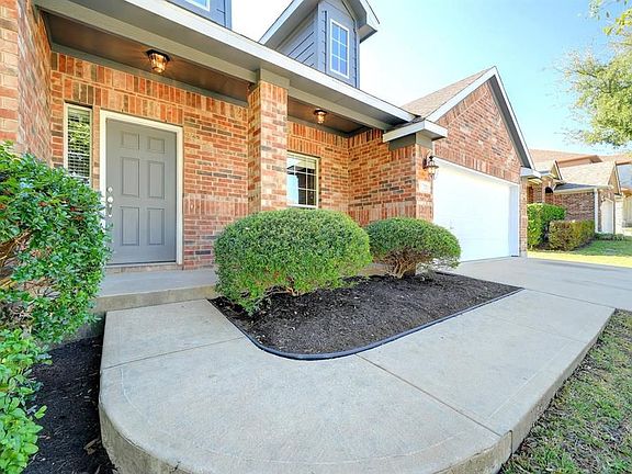 3rd image of 2713 Barefoot Ln