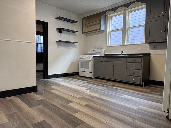 5th image of 216 3rd St