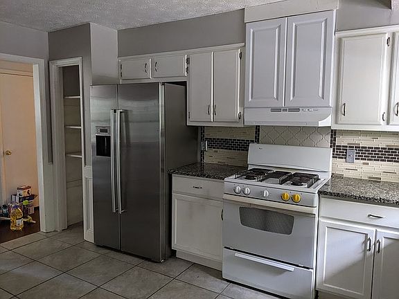 3rd image of 1865 Marsh Creek Dr