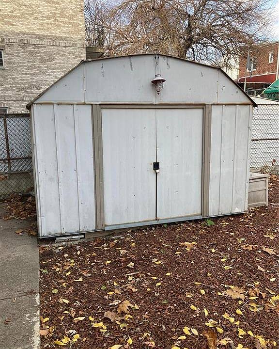2nd image of 1330 Vreeland Ave