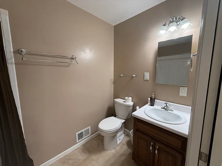 579 Colby St — Photo 31