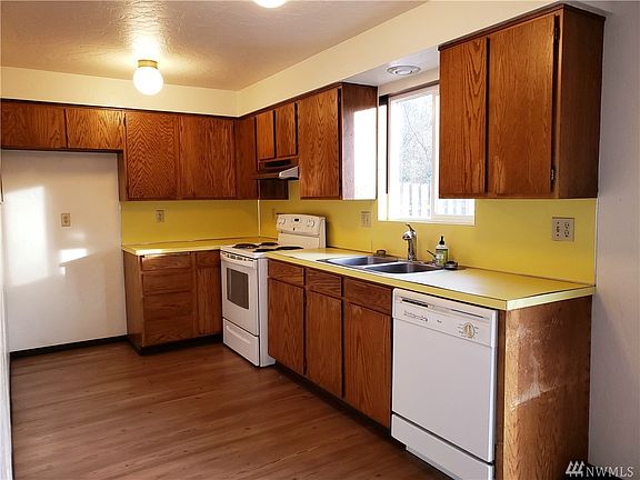 4th image of 109 E Harriman St