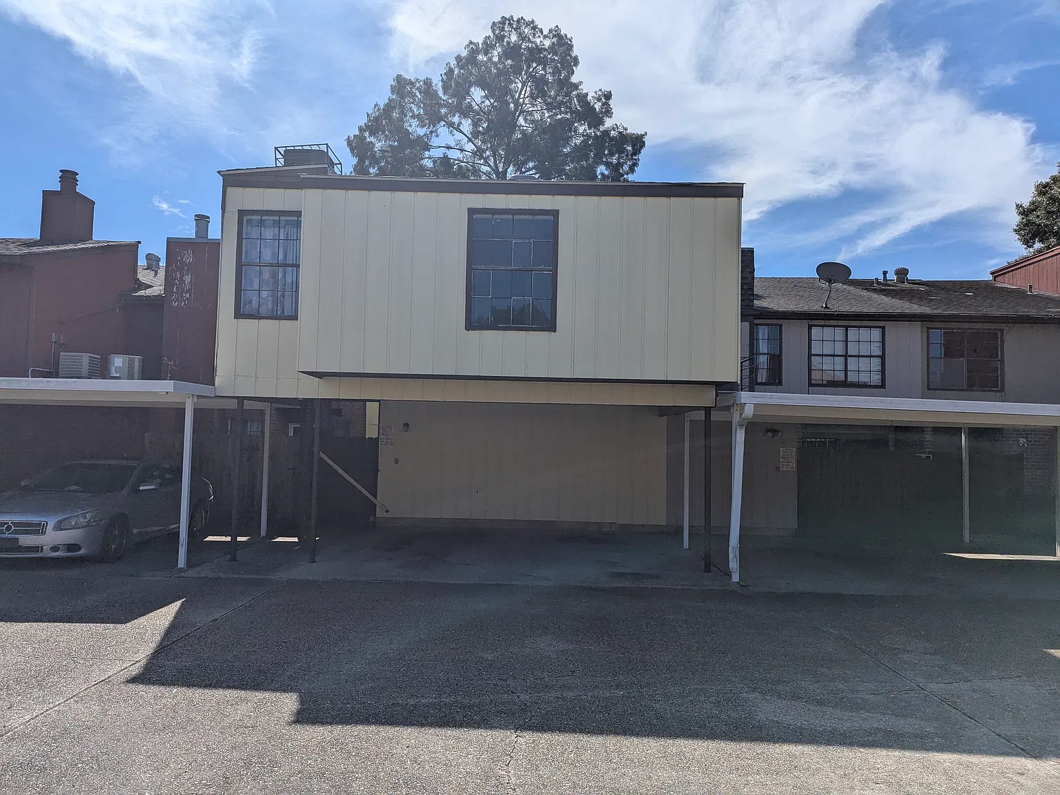 4 bed, 2.5 bath, 1700 sqft, $1,800 — Photo 1