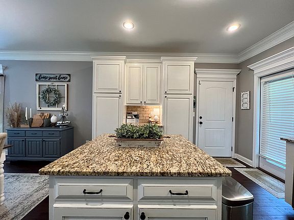 5th image of 144 Hillridge Dr