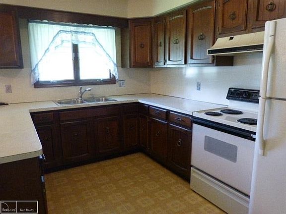 4th image of 51741 Romeo Plank Rd