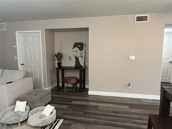 5th image of 3125 N Buffalo Dr Unit 1098