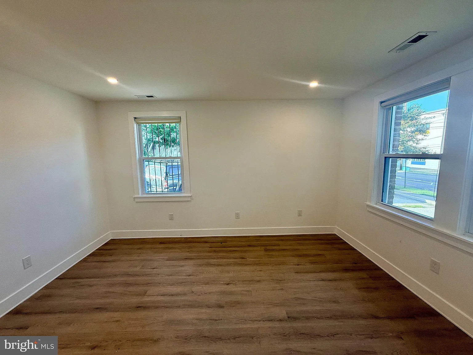 2 bed, 1.0 bath, 860 sqft, $2,400 — Photo 3