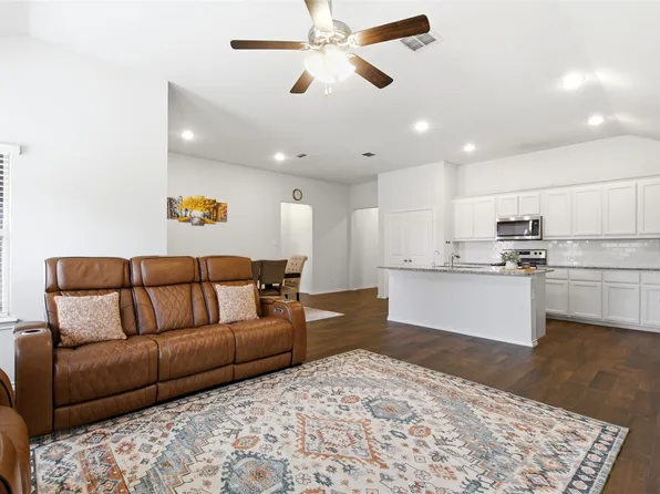 1016 Eastland Ln, Aubrey, TX 76227