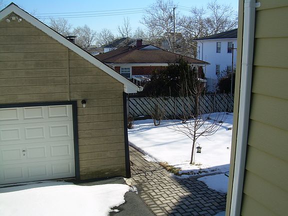 5th image of 154 Twombly Ave